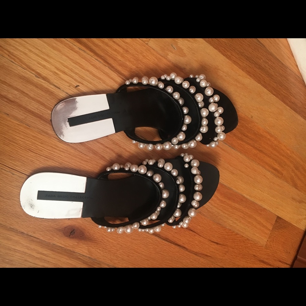 Pearl sandals😍